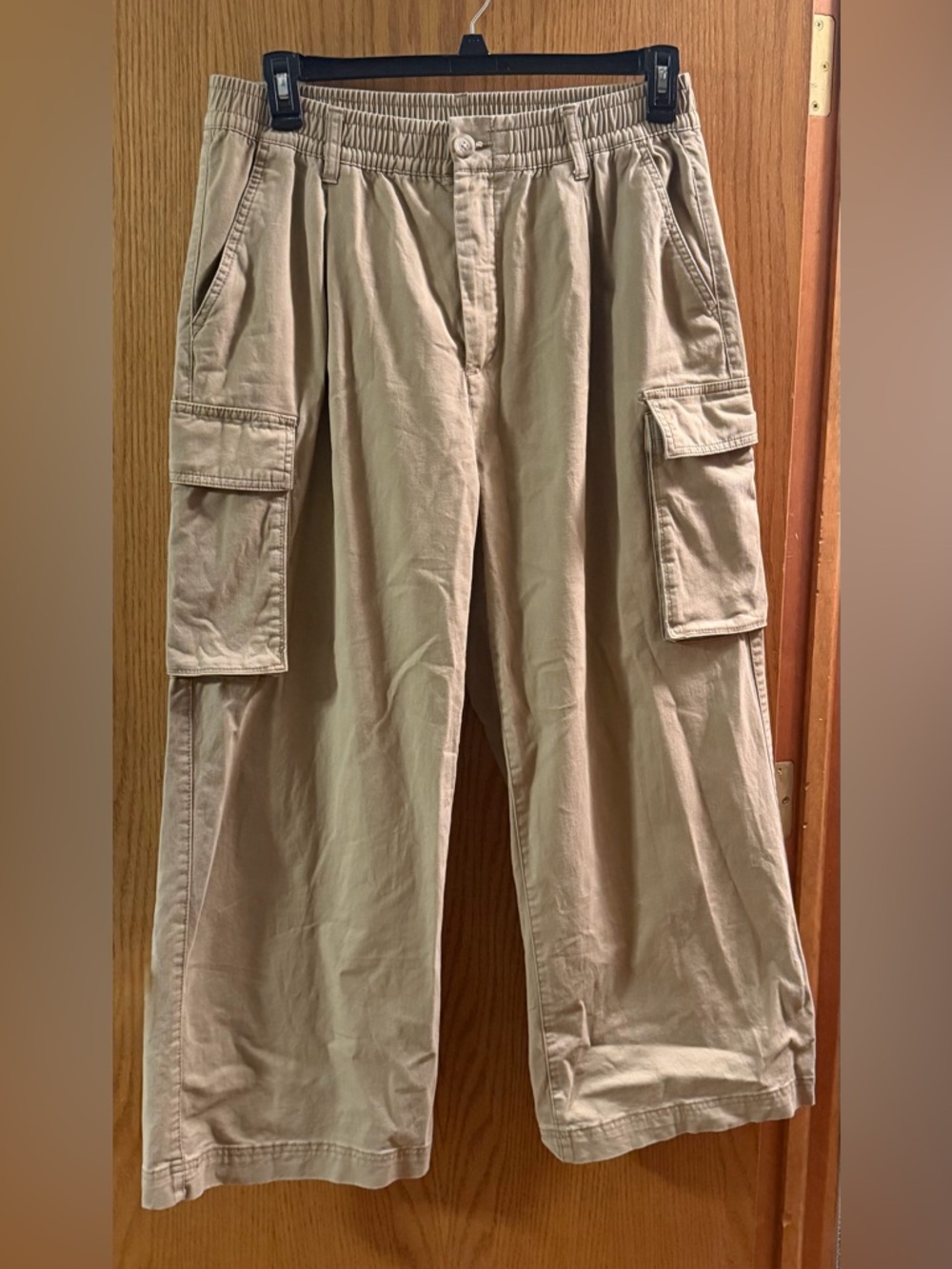 Old Navy Women's Tan Cargo Flare Pants - Short Length
